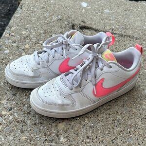 Nike sneakers white and pink size 6 youth